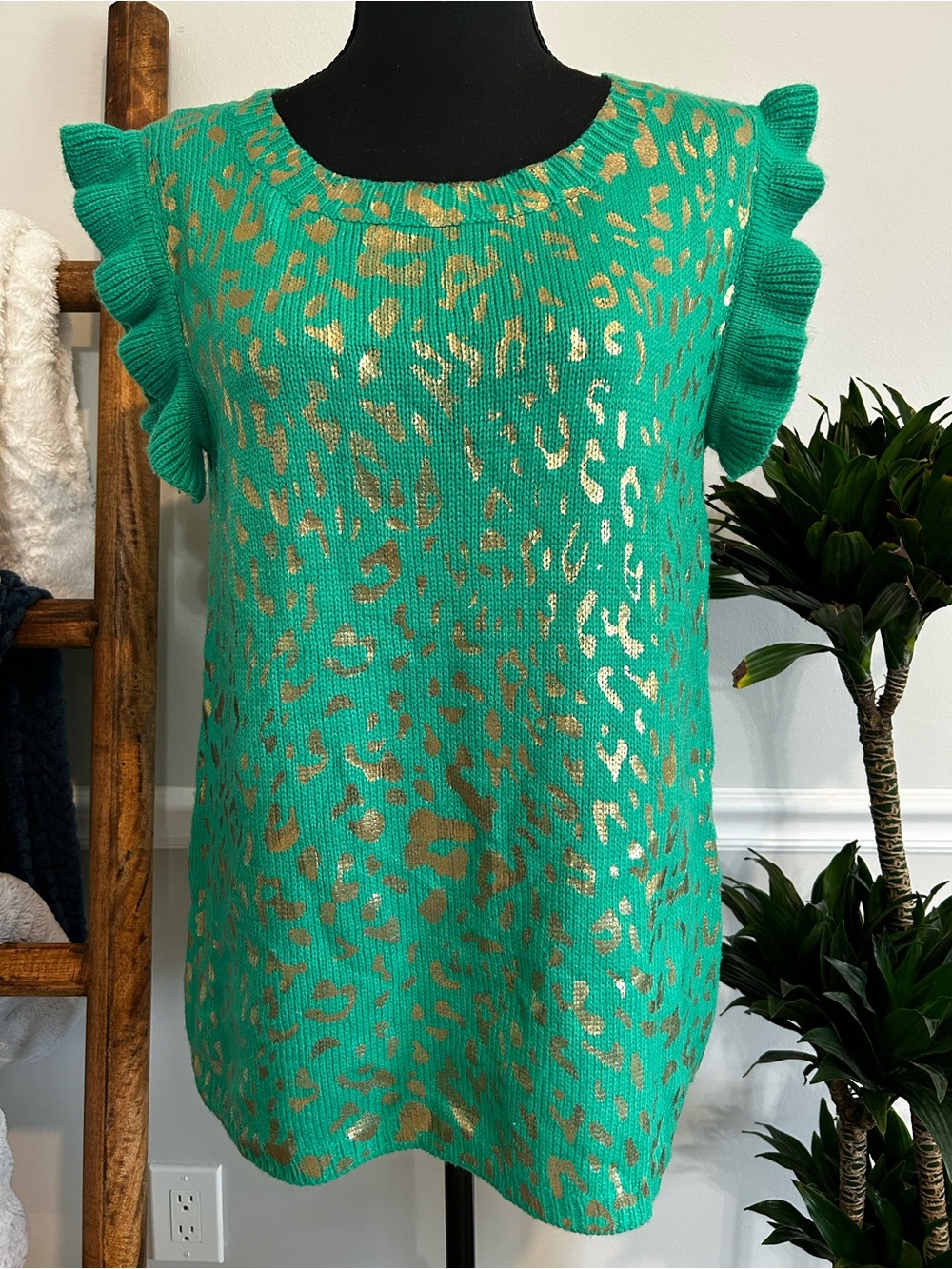 JODIFL Green Tank Top with Gold Leopard Print and Ruffle Sleeves Size M